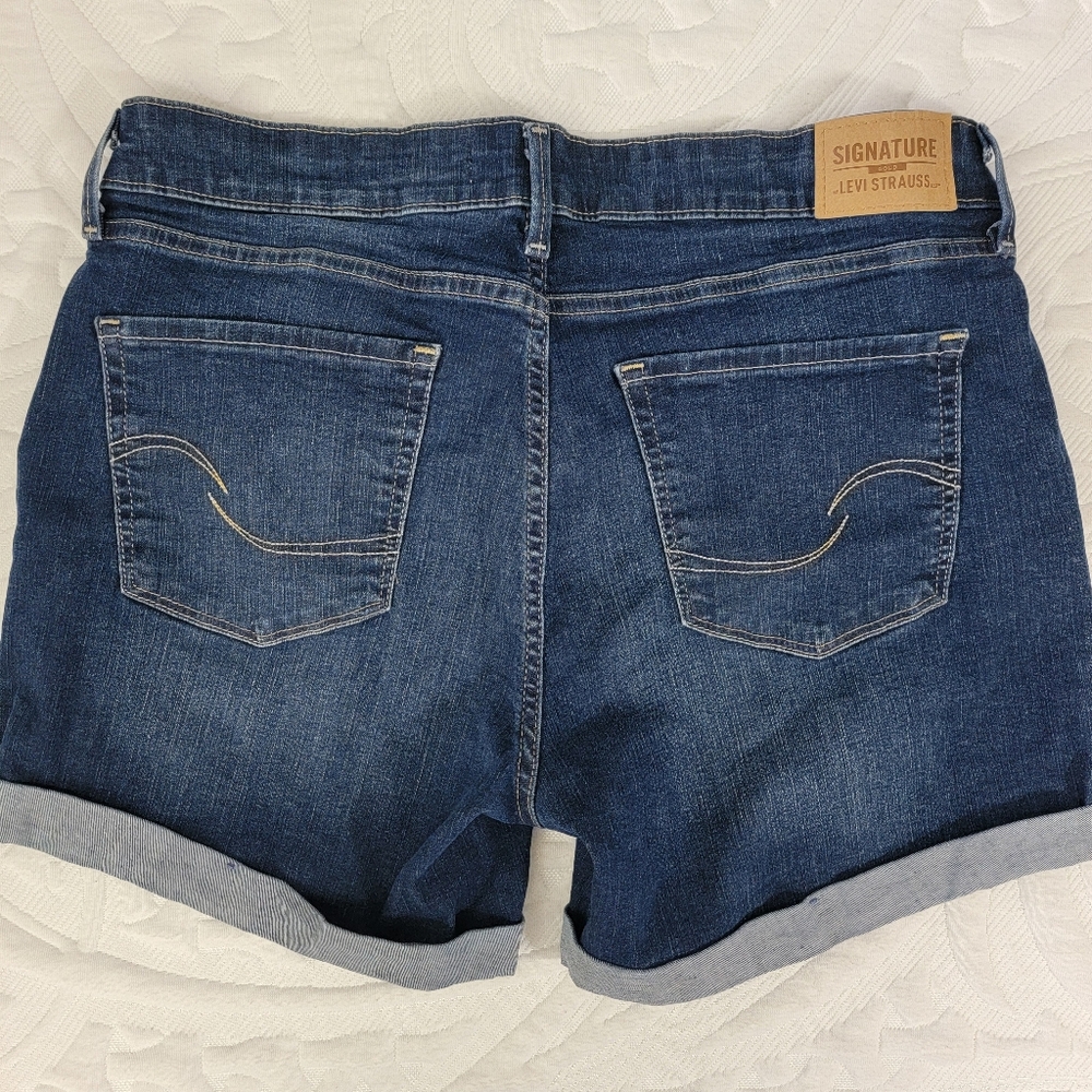 Levi's Levi Strauss Signature Mid Rise Cuffed Medium Wash Denim Shorts Size 12 - Picture 3 of 10